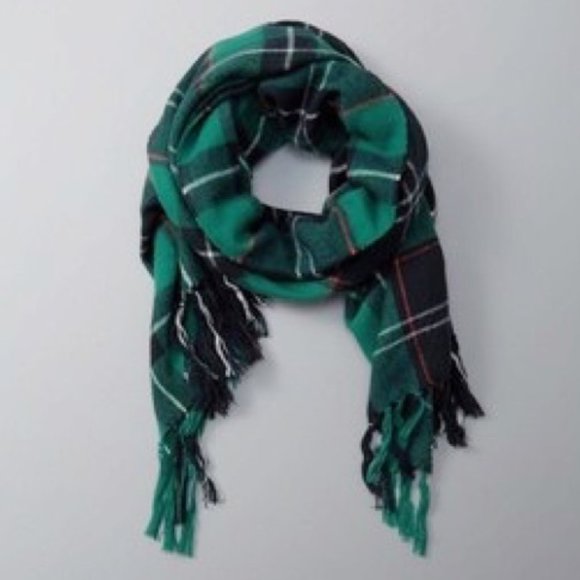 Abercrombie & Fitch Accessories - ❤️SALE❤️ Emerald Plaid Blanket Scarf